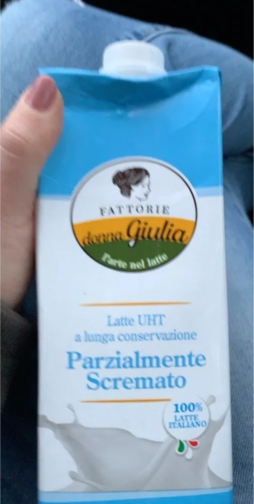 latte UHT a lunga conservazione