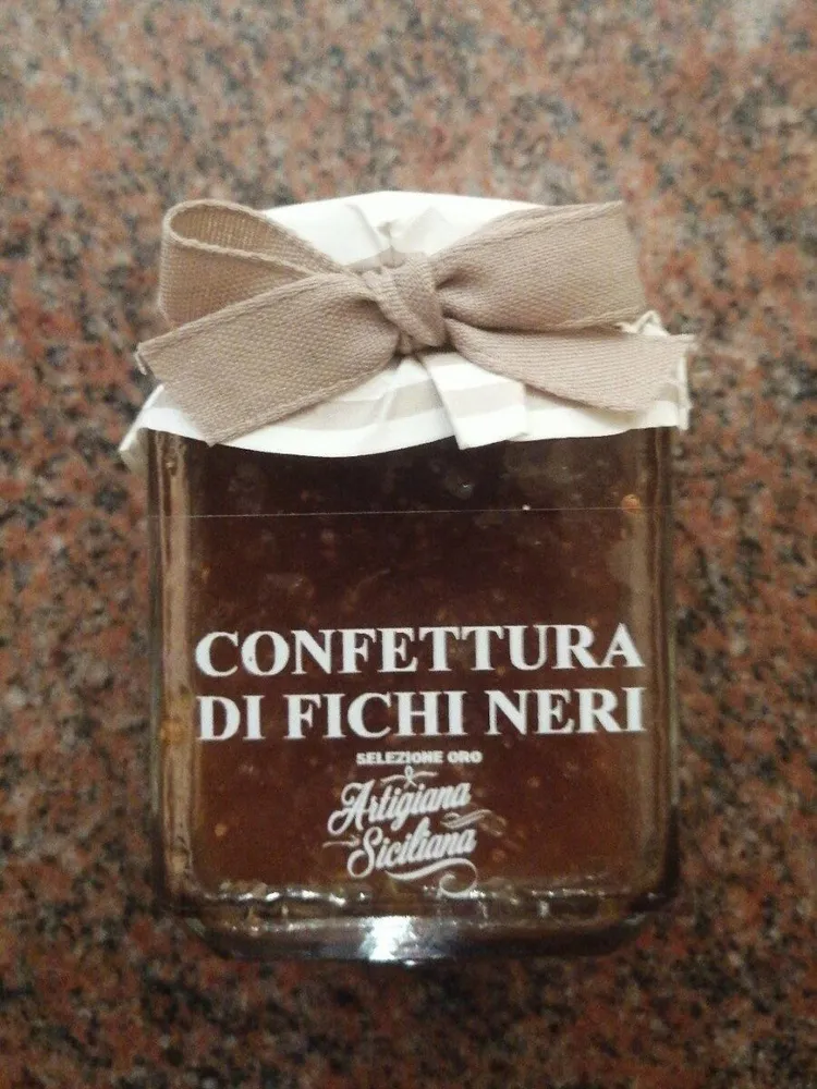 Confettura di fichi neri