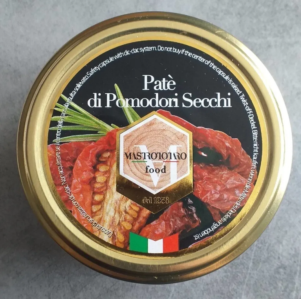 Spreadable dried tomato