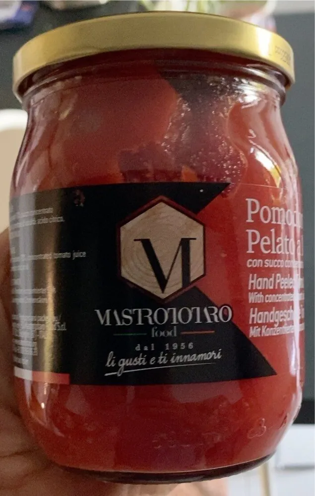 Pomodoro pelato a mano
