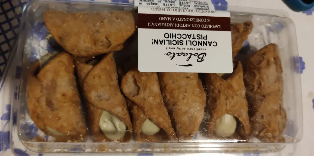 Cannoli siciliani pistacchio