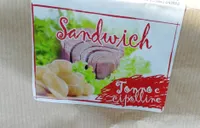 Panino farcito con tonno e cipolline