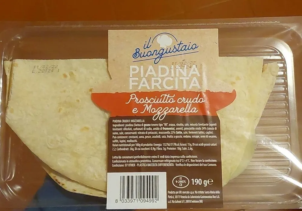Piadina farcita prosciutto crudo e mozzarella