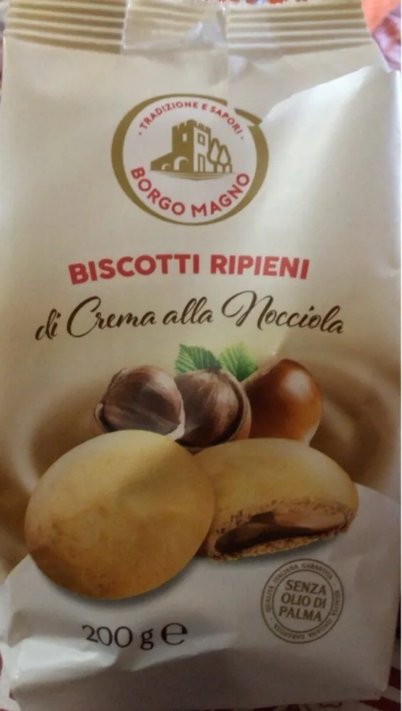 Biscotti ripieni di crema alla nocciola