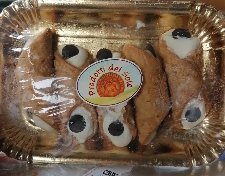 Cannolo siciliano alla crema di latte