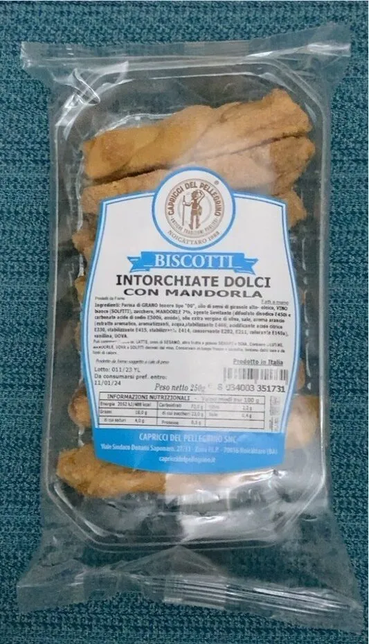 Intorchiate dolci con mandorla