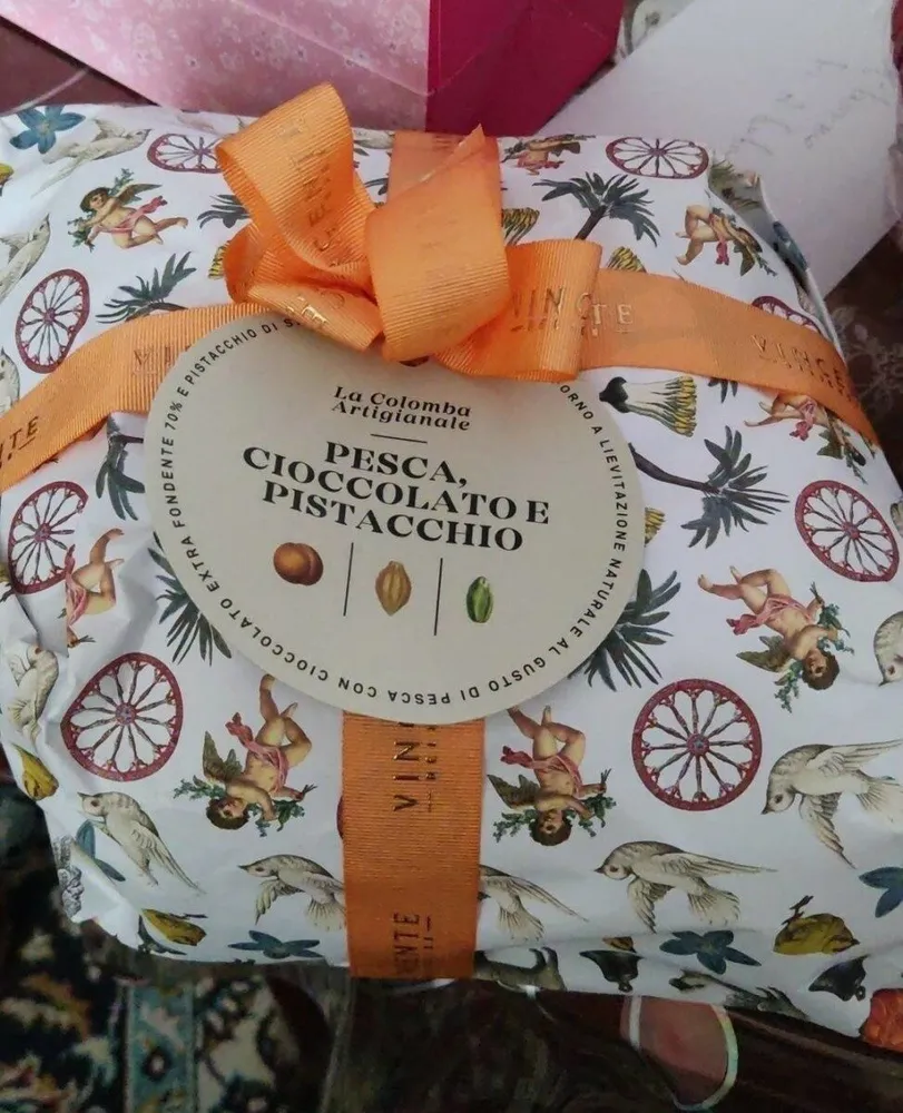 Colomba pesca cioccolato e pistacchio