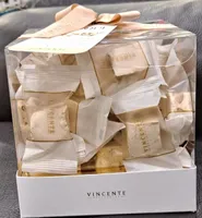 Cubos de turrón suave con pistachos