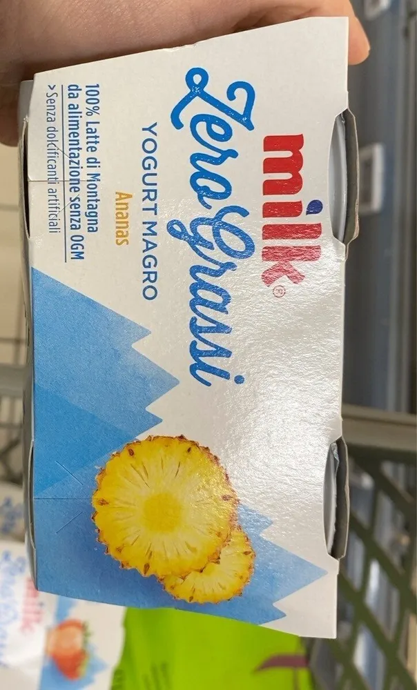 Yogurt magro ananas