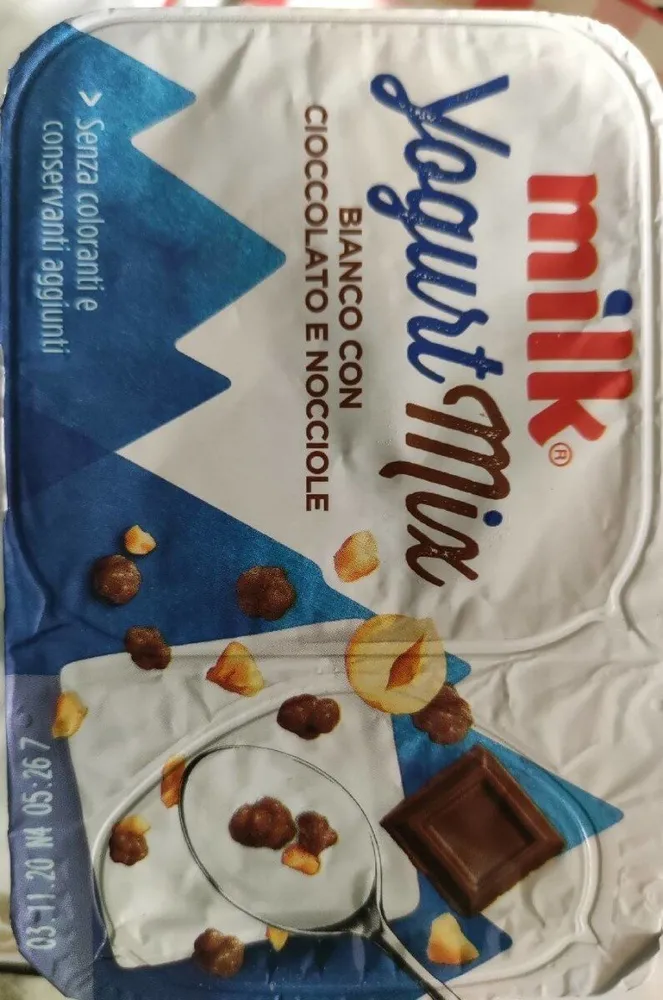 Yogurt Mix bianco con cioccolato e nocciole