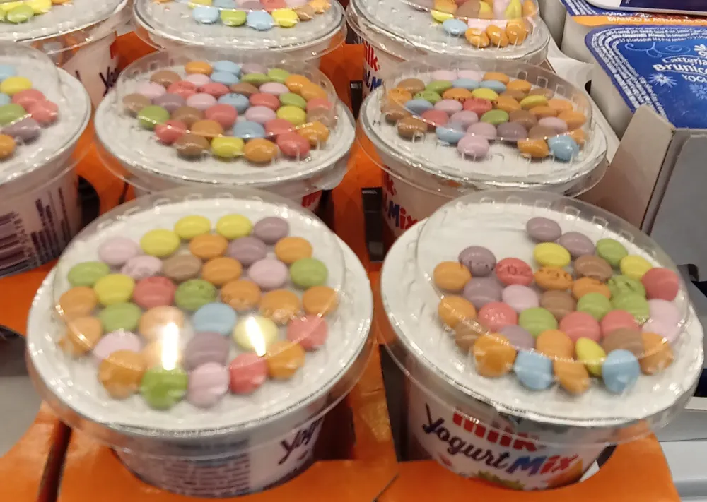 Yogurt  con confetti cioccolato milk