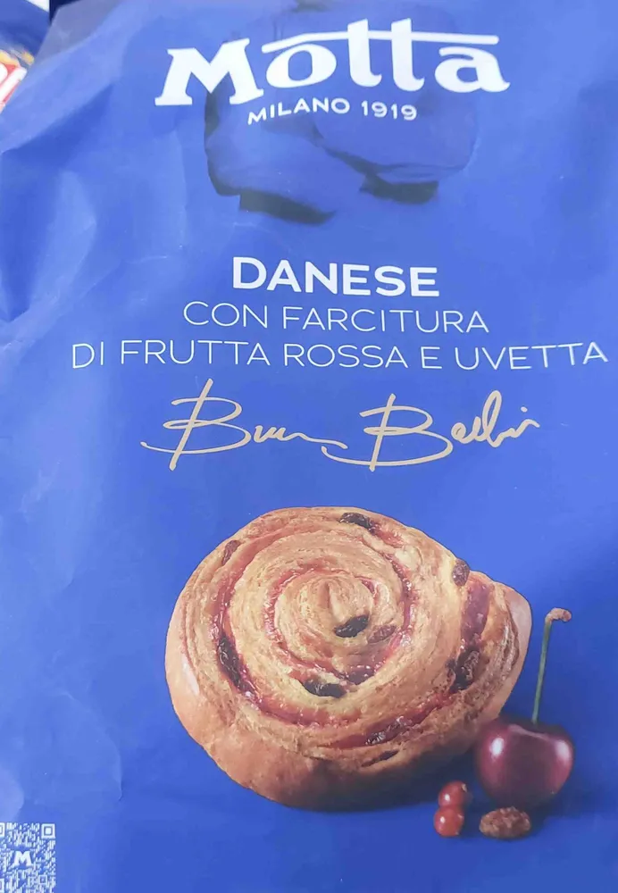 Danese con farcitura di frutta rossa e uvetta
