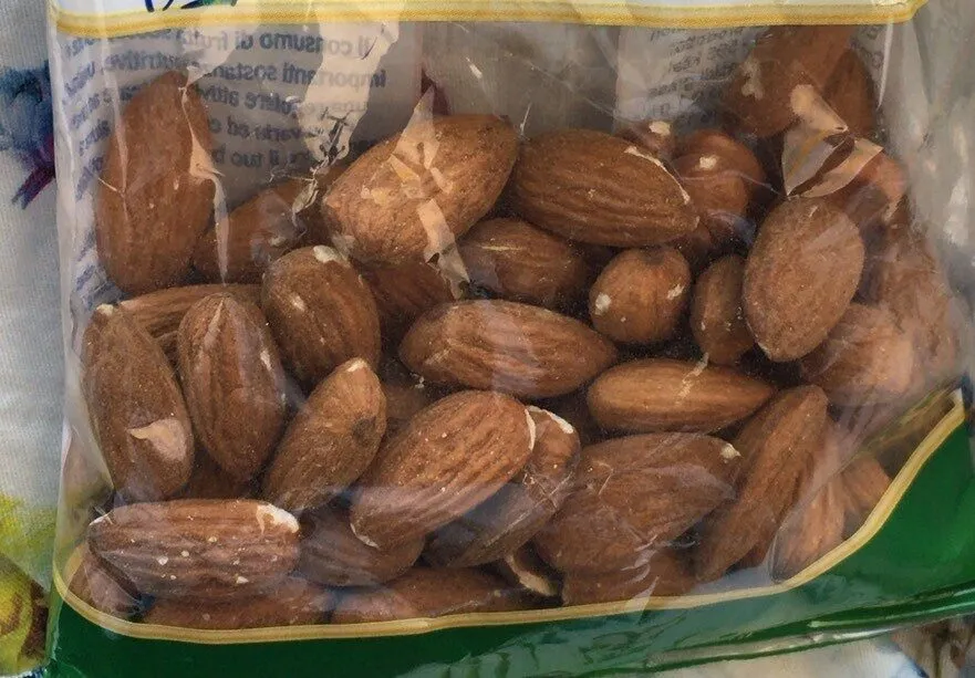 Frutta secca sgusciata mandorle