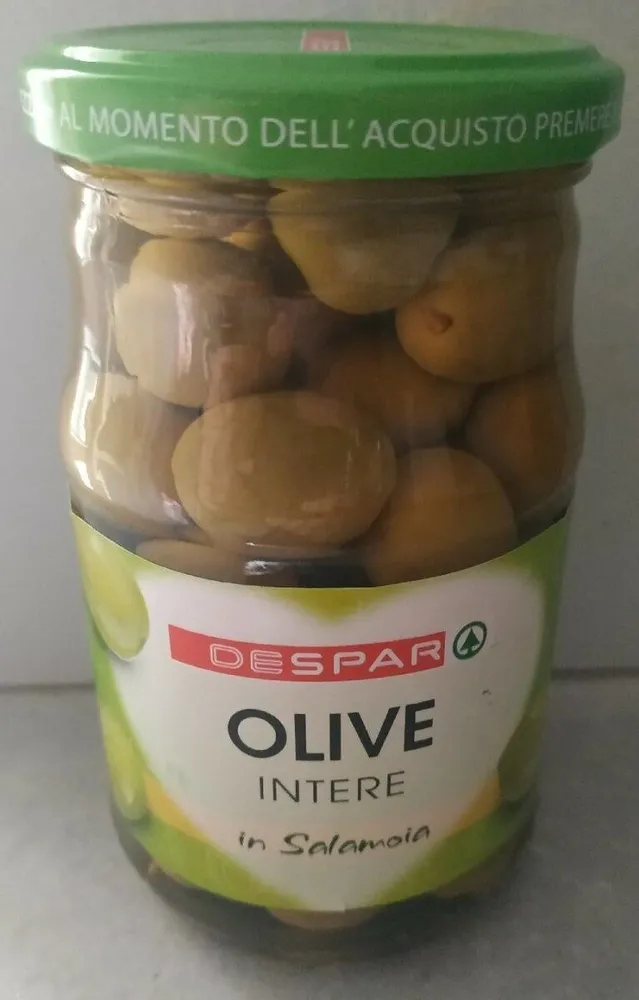 Olive intere Oliven grün