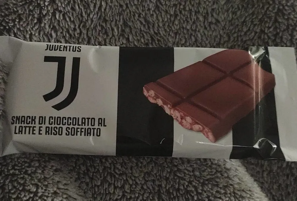 Snack di cioccolato al latte e riso soffiato