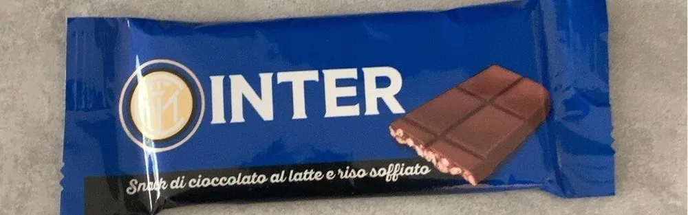 Snack di cioccolato al latte e riso soffiato