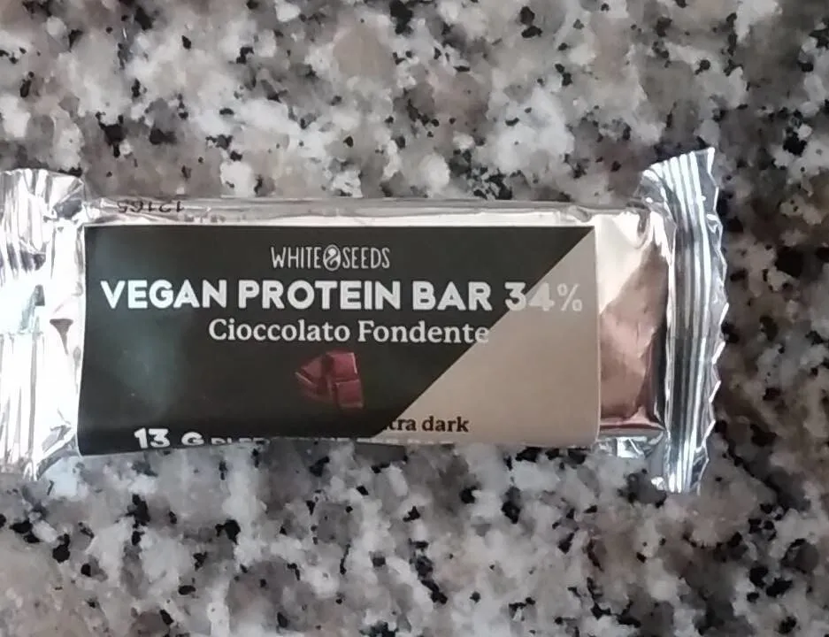 Vegan protein bar al cioccolato fondente