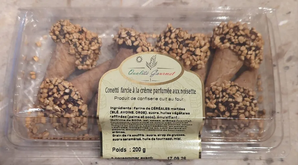 Conetti farcie à la crème parfumée aux noisettes