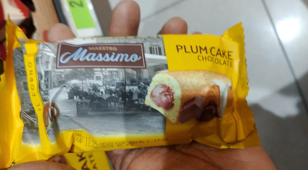 Plum Cake with milky chocolate cream