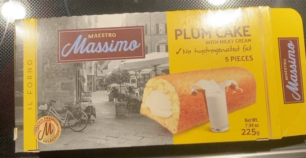 Plum cake with milky cream
