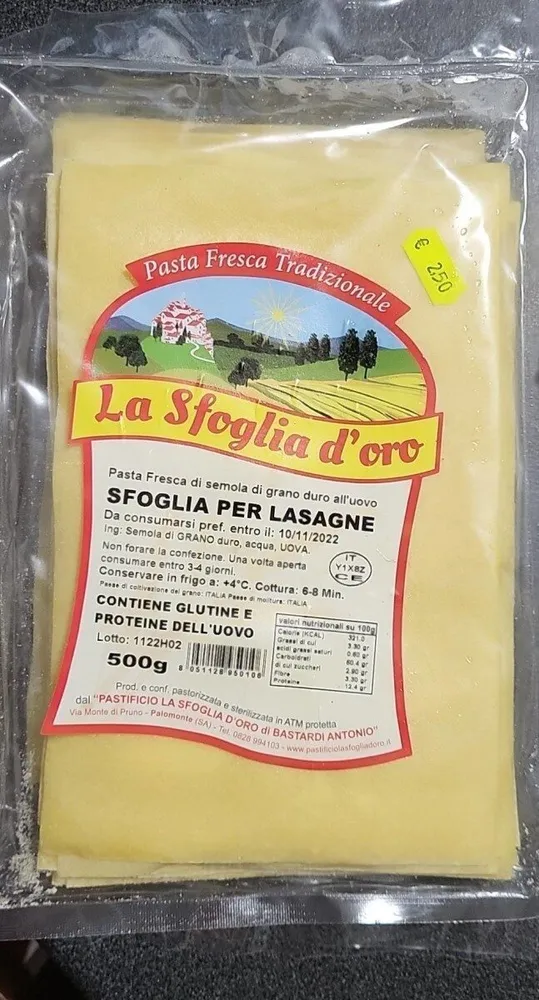 Pasta fresca tradizionale sfoglia per lasagne