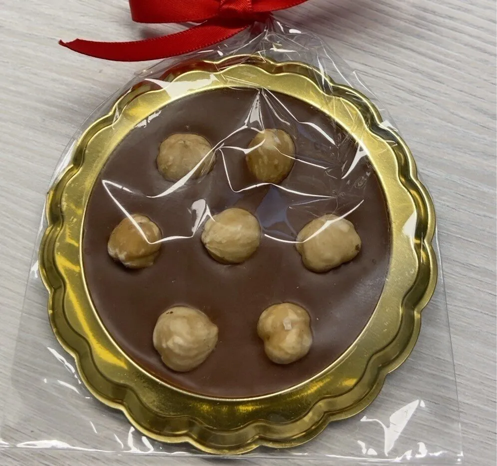 Cioccolato al latte con nocciole