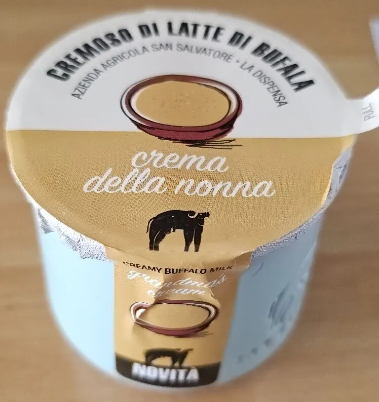 Cremoso di latte di bufala crema della nonna