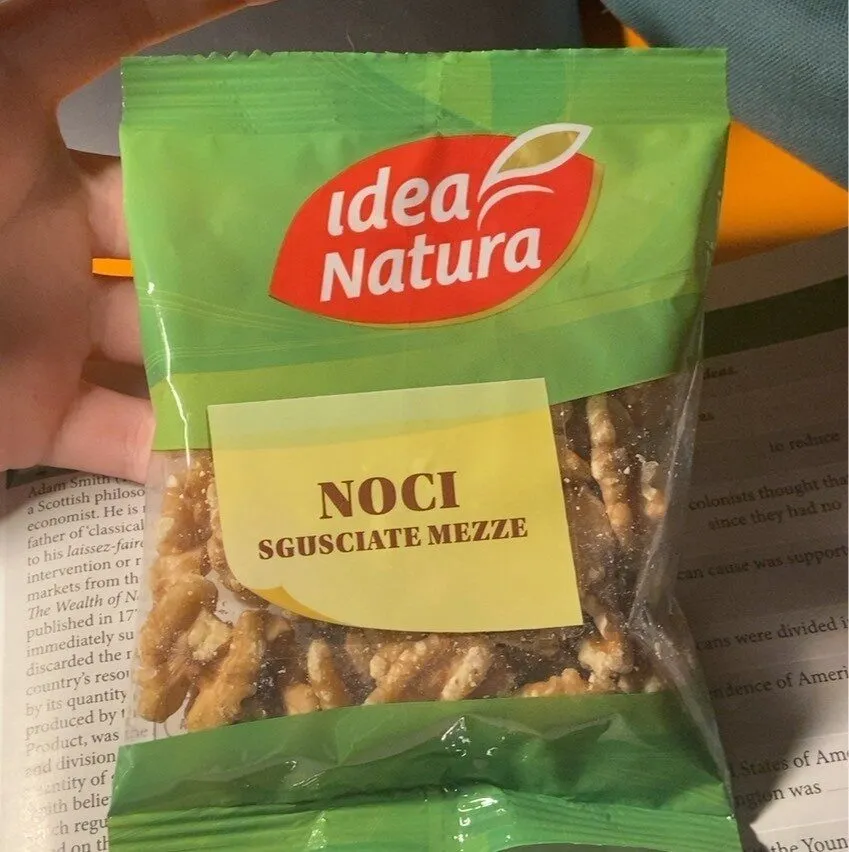 Noci sgusciate mezze