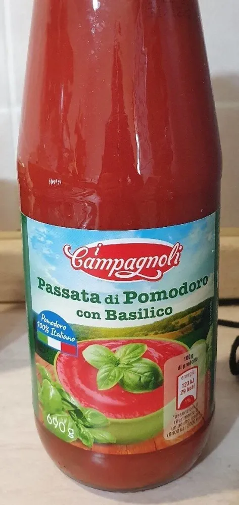 Passata di pomodoro con basilico