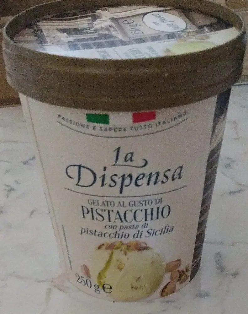 Gelato al gusto di pistacchio con pasta di pistacchio
