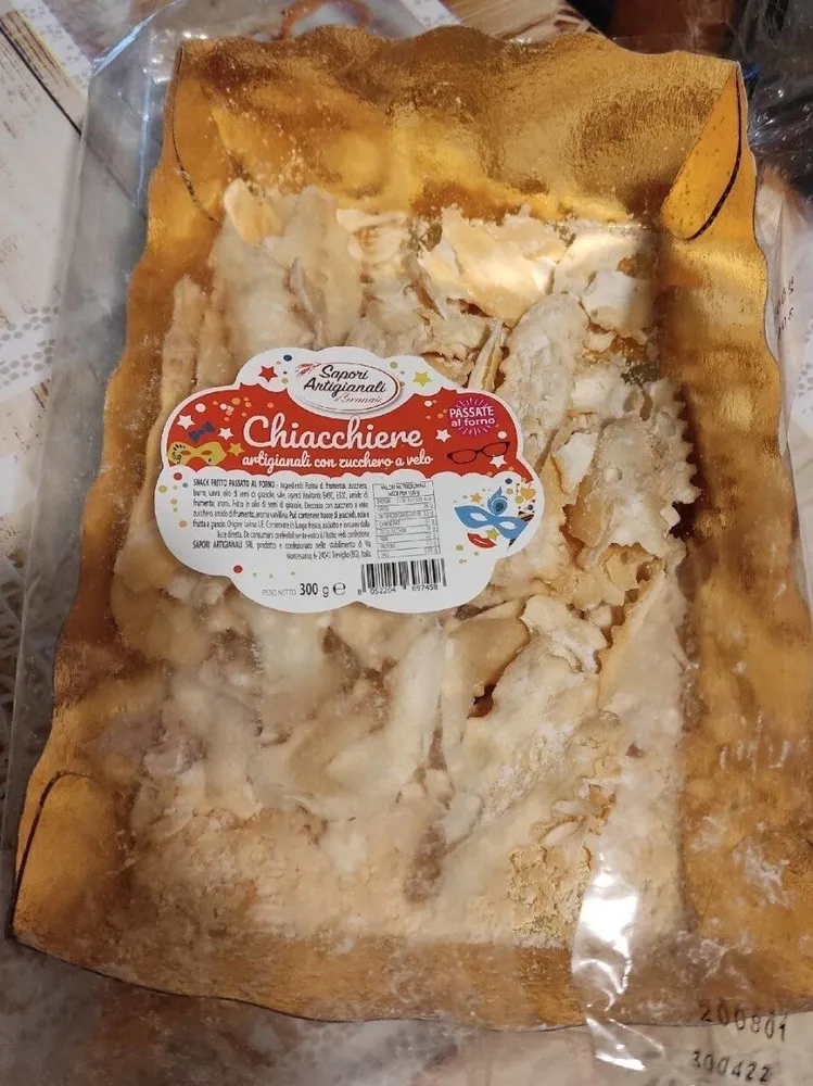 Chiacchiere artigianali con zucchero a velo