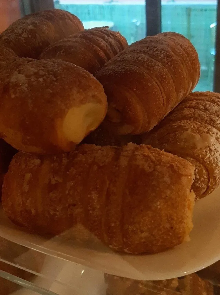Cannoli crema