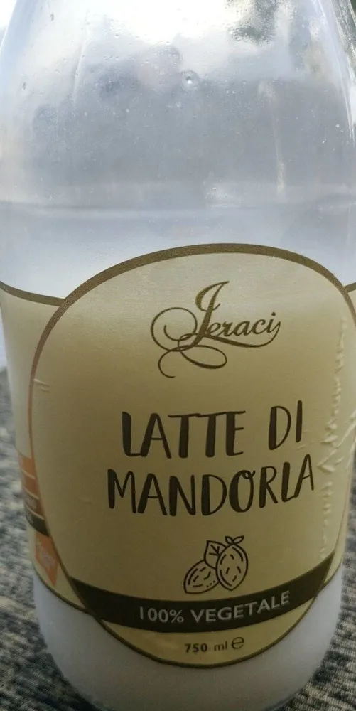 Latte di mandorla