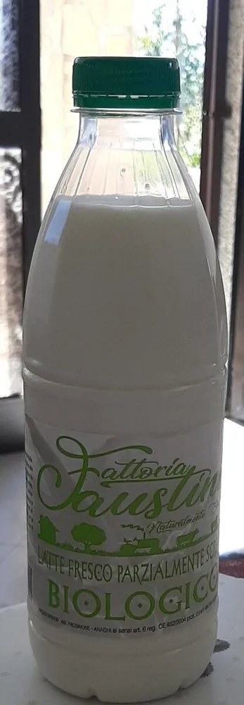 Latte biologico parzialmente scremato