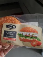 Il burger gourmet con pomodoro