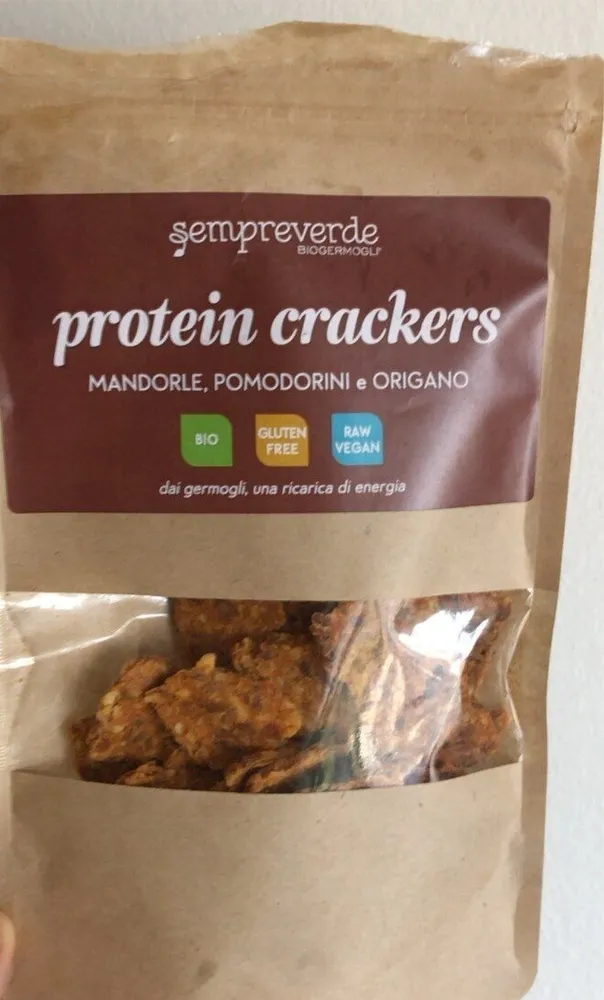 Protein crackers