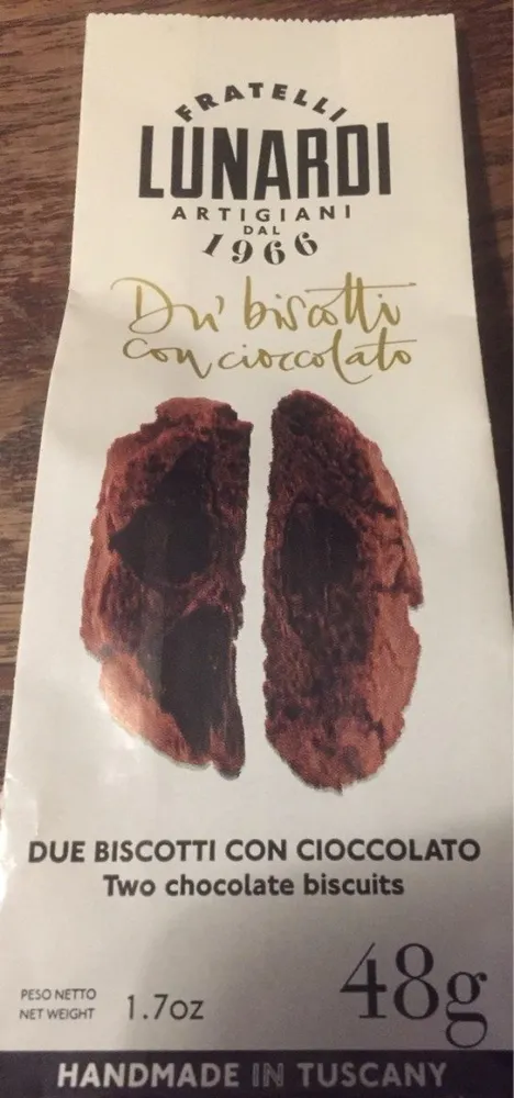 Due biscotti con cioccolato