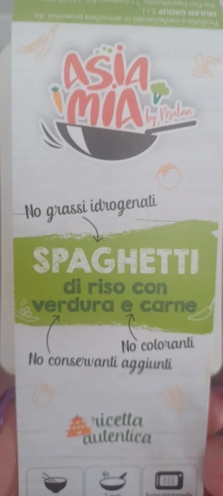 Spaghetti di riso con verdure e carne