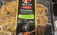 Noodles con pollo e verdure