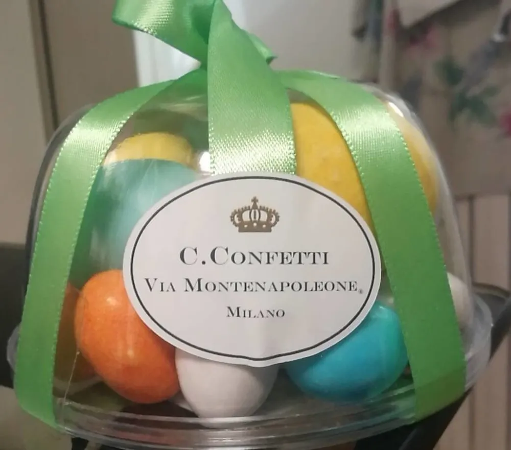 Ovette confettate ripiene di crema alla nocciola