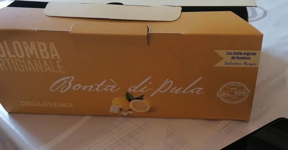 Colomba con gocce cioccolato bianco