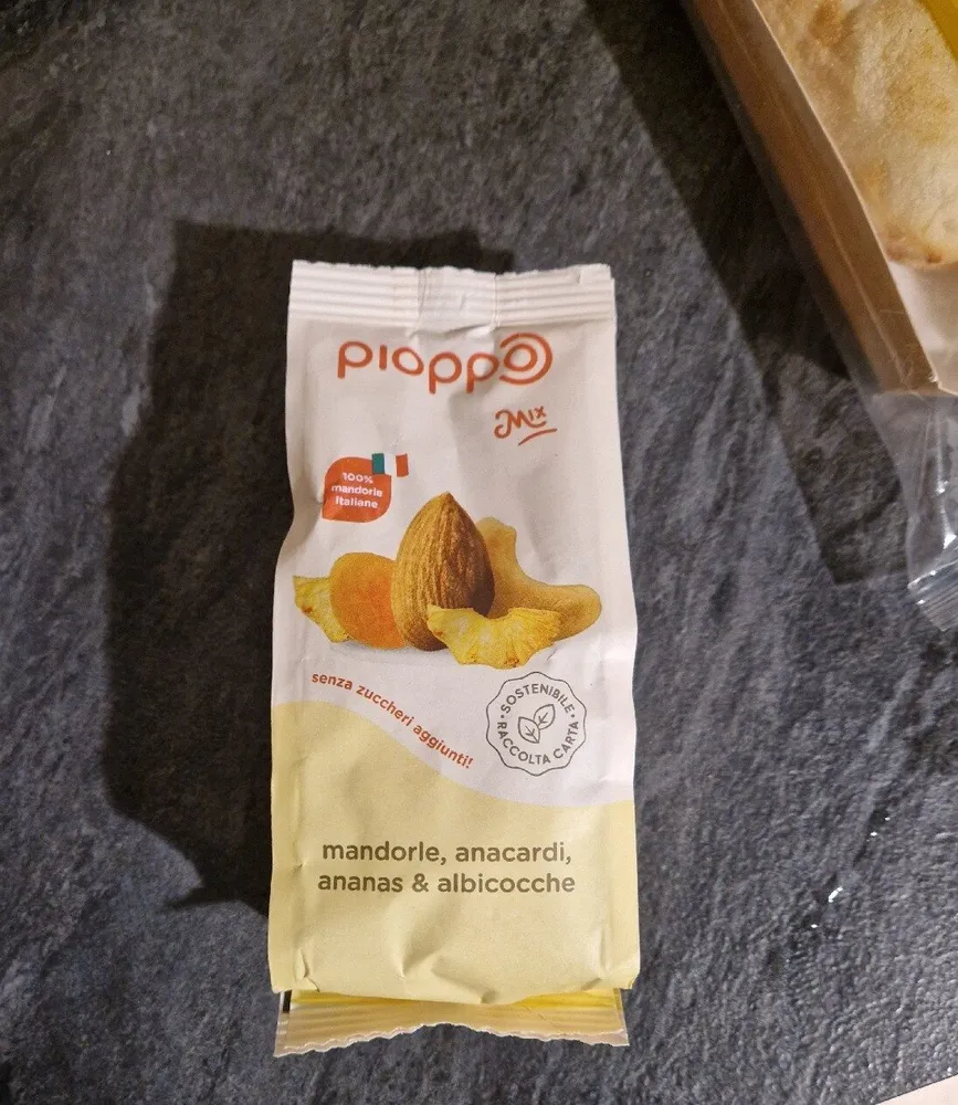 Mandorle, Anacardi, Ananas E Albicocche