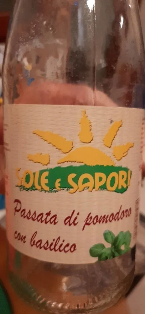 Passata di pomodoro con basilico