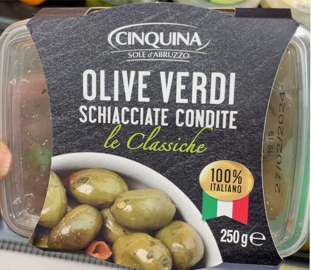 Olive verdi schiacciate condite