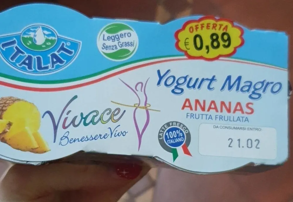 Yogurt magro ananas