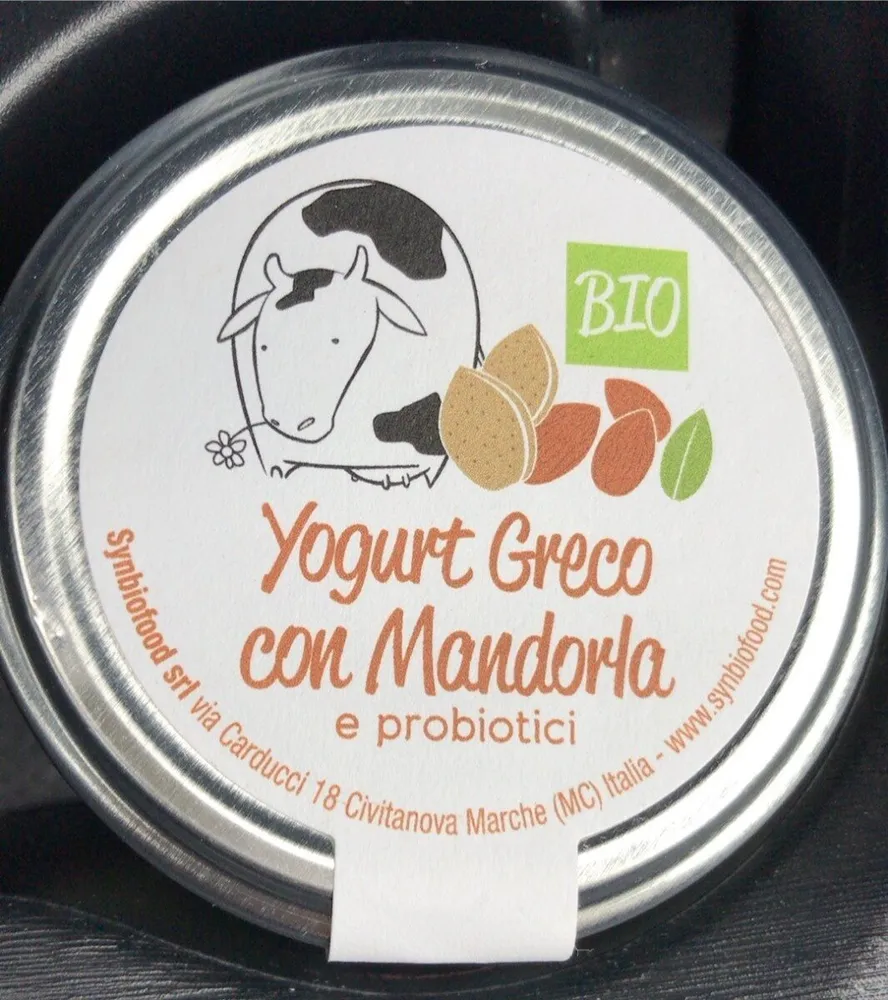 Yogourt greco con mandorla
