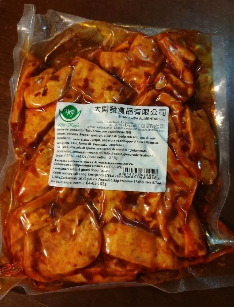Tofu scuro con peperoncini