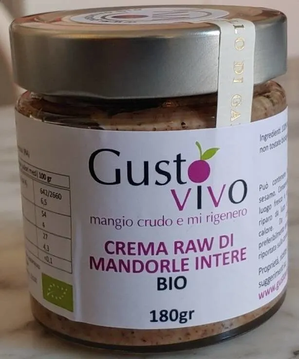 Crema RAW di mandorle intere