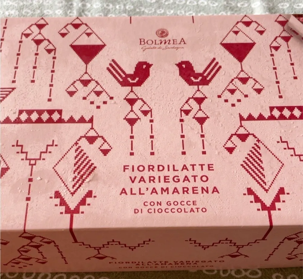 Gelato fiordilatte variegato all’amarena