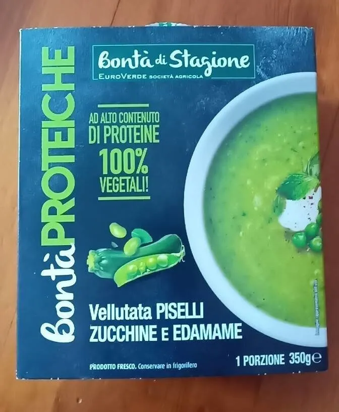 Vellutata di piselli e zucchine con edamame
